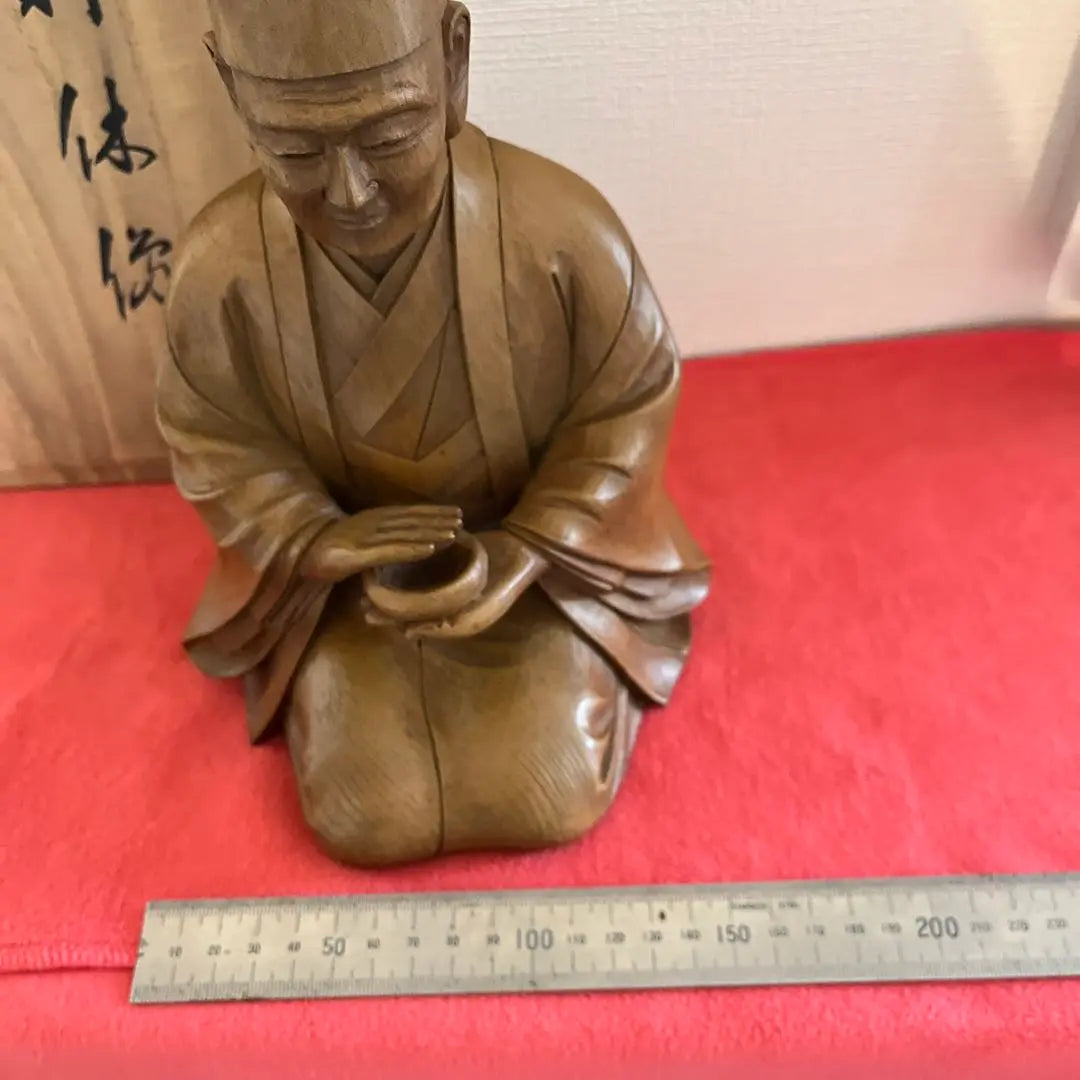 Wooden and interest statue Keiun Sakuen with a wooden box | 木製利休像　慶雲朔　木箱付き