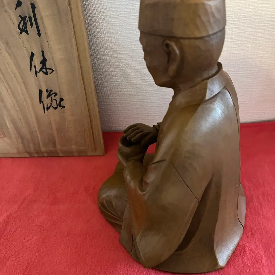 Wooden and interest statue Keiun Sakuen with a wooden box | 木製利休像　慶雲朔　木箱付き