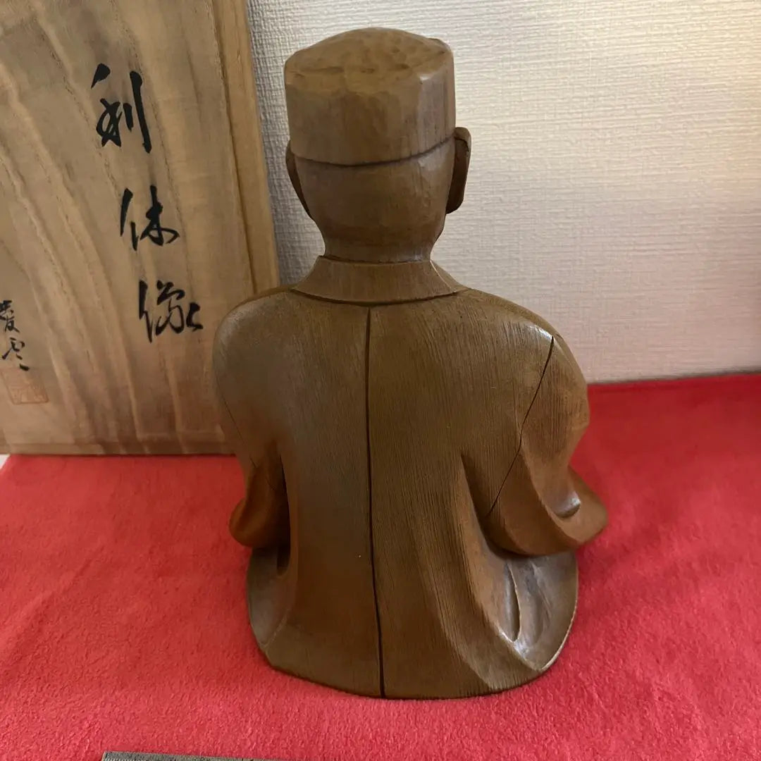 Wooden and interest statue Keiun Sakuen with a wooden box | 木製利休像　慶雲朔　木箱付き