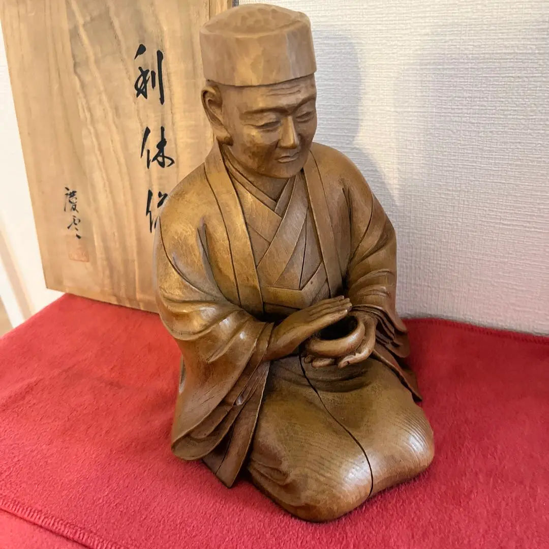 Wooden and interest statue Keiun Sakuen with a wooden box | 木製利休像　慶雲朔　木箱付き