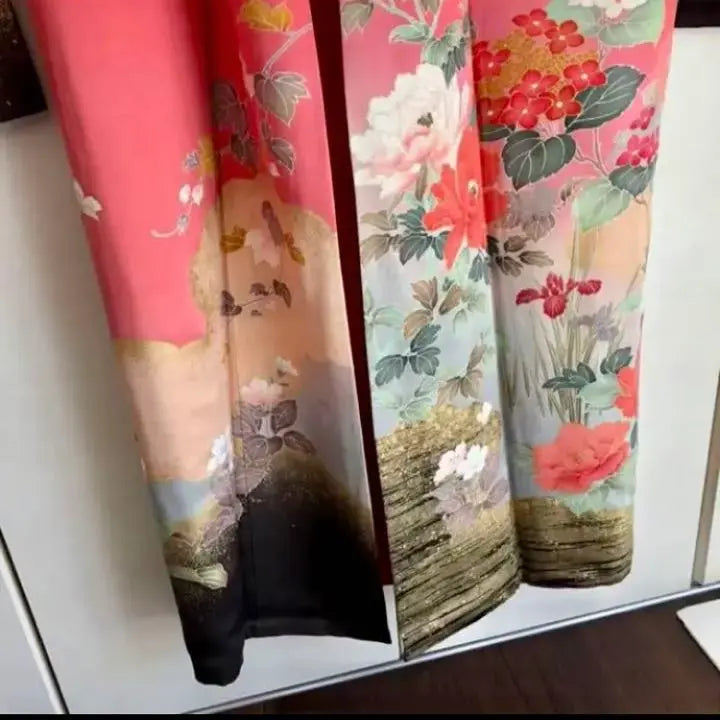 Kimono furisode, seda pura, 1 millón de yenes, rosa, patrón clásico, artículo hermoso, ceremonia de mayoría de edad, boda, fiesta