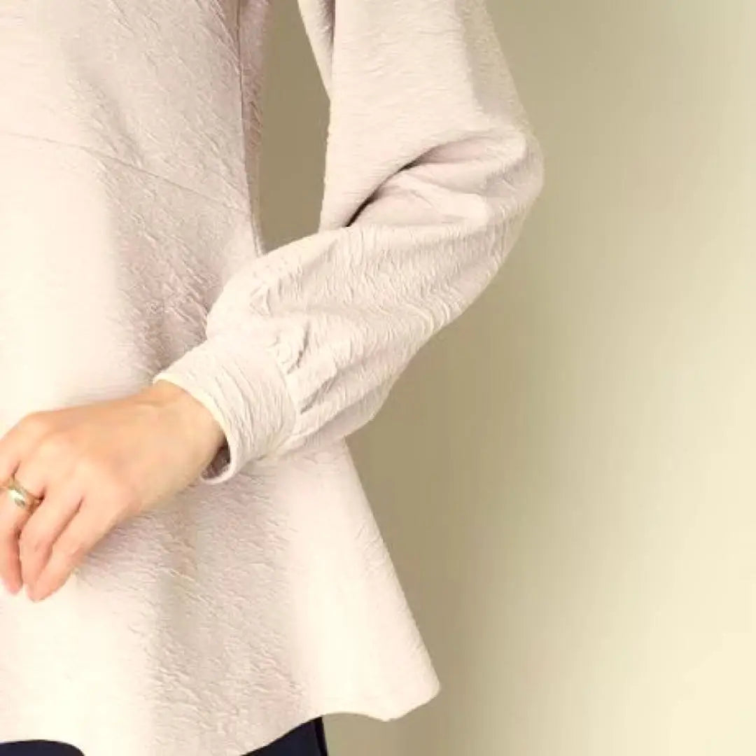 Its Demo [Comfortable to wear, soft and long waist cover] Bulged jacquard pullover