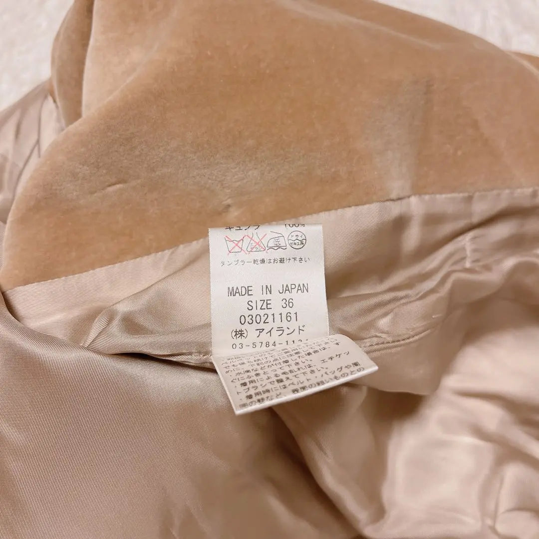 Gabardina de terciopelo inoxidable Grace Class en color beige