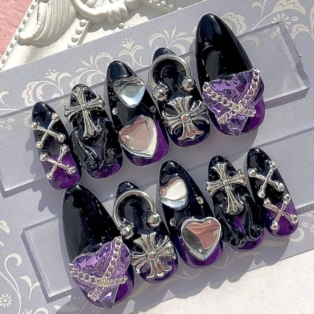 Pendientes con forma de cruz de corazón morado y negro de la subcultura de minas terrestres producidas en masa con puntas de uñas