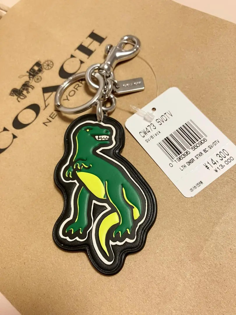 Nuevo dije para bolso con pegatina de dinosaurio de Coach