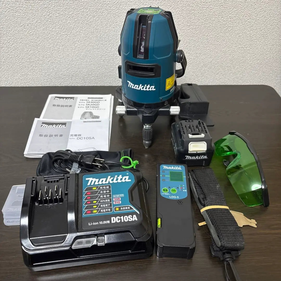 [Belleza] Tienda recargable Makita Makita Salida de tinta láser para interior / exterior SK40GD | 【美品】Makita マキタ 充電式屋内・屋外兼用レーザー墨出し器 SK40GD