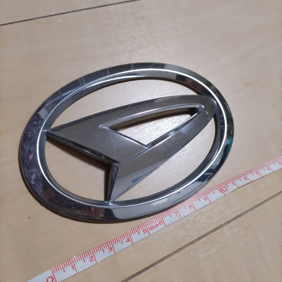 Emblema plateado original de Daihatsu 10