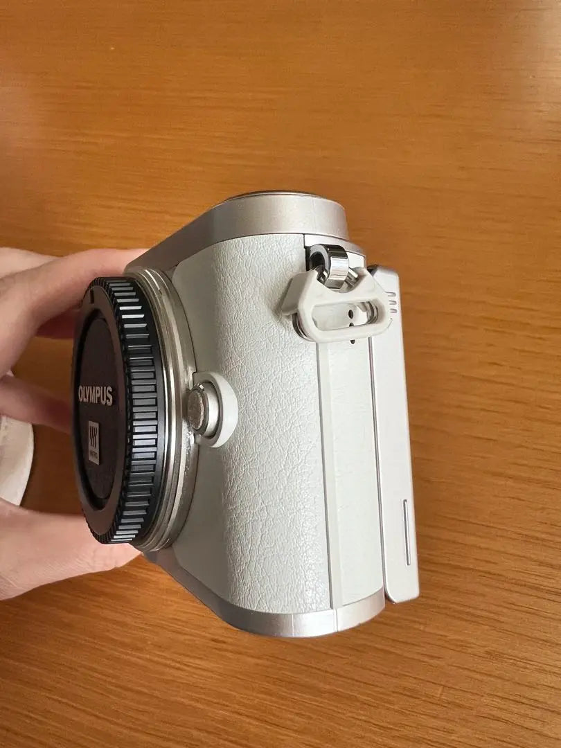 [Good condition] OLYMPUS PEN E-PL9 White with guidebook and pouch