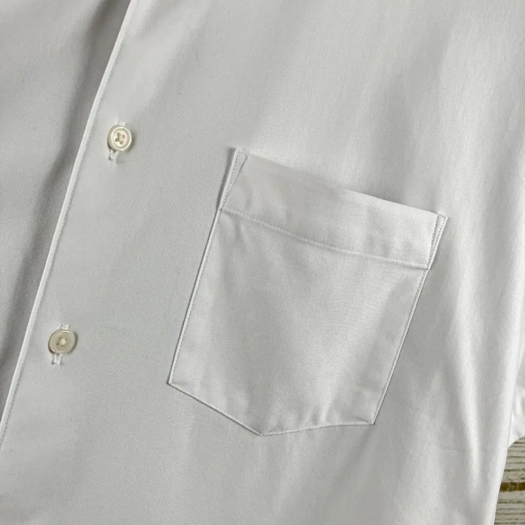 ✨UNIQLO✨ Shirt White Short Sleeve Chest Pocket Simple