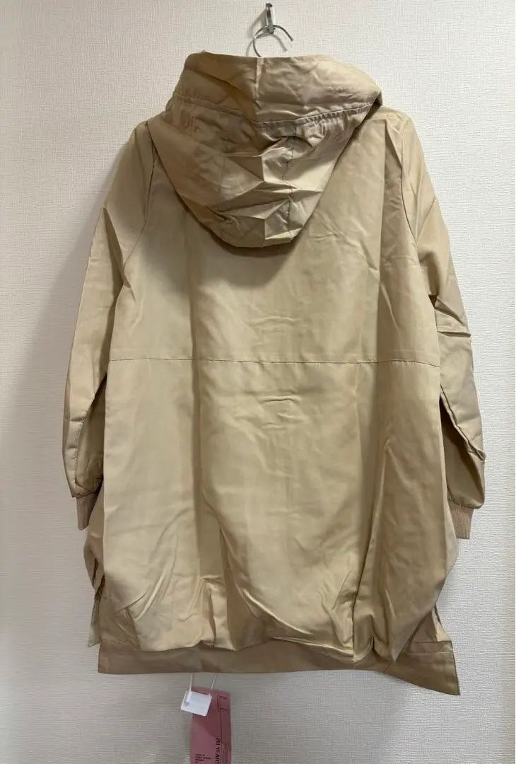 Beige hooded long jacket M mountain parka hidden body