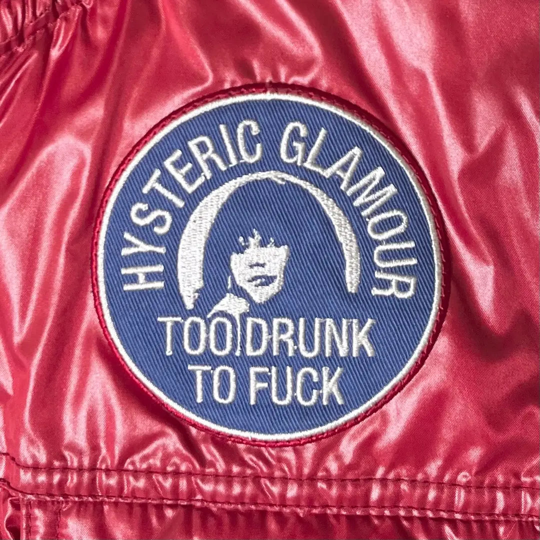 Hermoso artículo ✨ Chaqueta de plumas Hysteric Glamour con parche His Girl en rojo