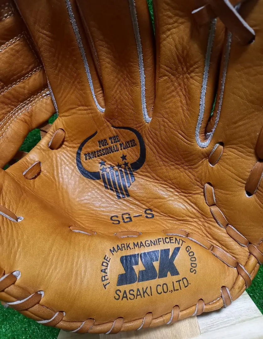 Guantes "raros", no "eso". Fabricados por SSK, Guante profesional Hanshin Okada Akifu