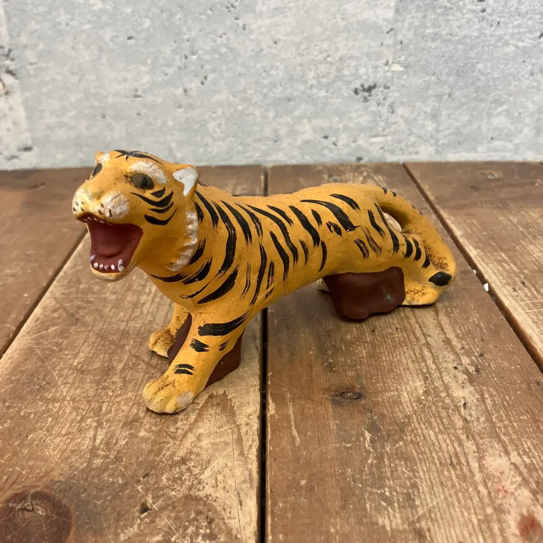 Showa retro ceramic tiger ornament orange and black striped tiger ornament ornament interior