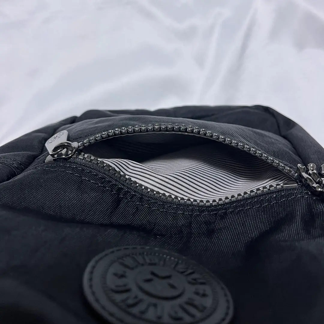 [Good condition] Kipling Body Bag Black Kipling Outdoor Lightweight