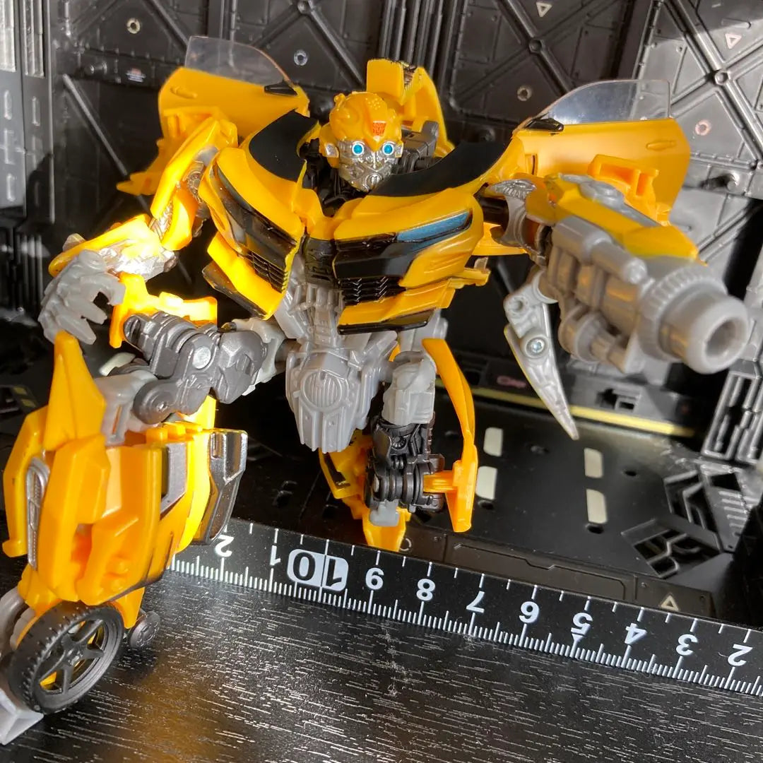 TLK22 Nuevo transformador Bumble Bee Last King King | TLK22 ニューバンブルビー トランスフォーマー 最後の騎士王