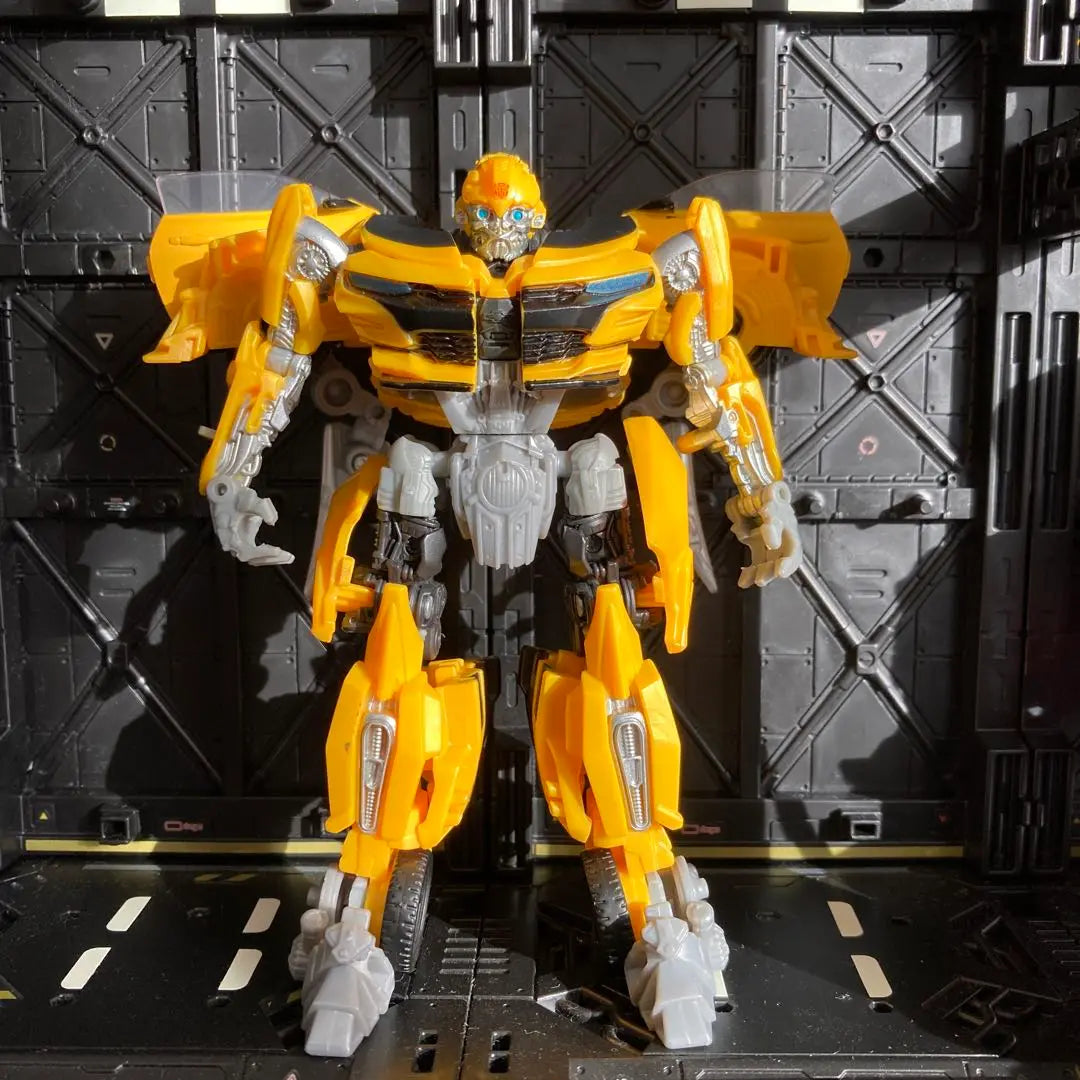 TLK22 New Bumble Bee Transformer Last King King | TLK22 ニューバンブルビー　トランスフォーマー　最後の騎士王