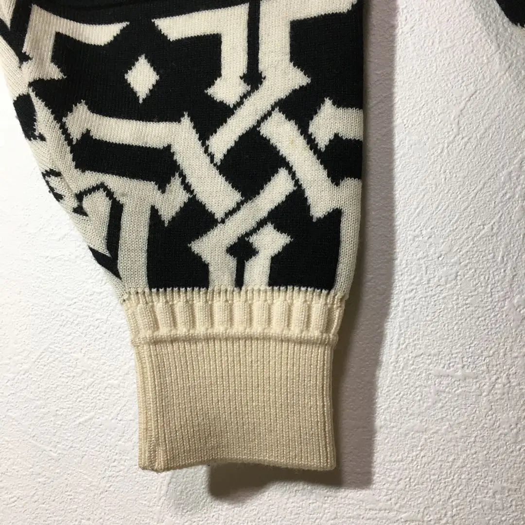 [Used clothing for unique clothing] Made in Japan Leica all-over design sweater, geometric pattern, ivory x black