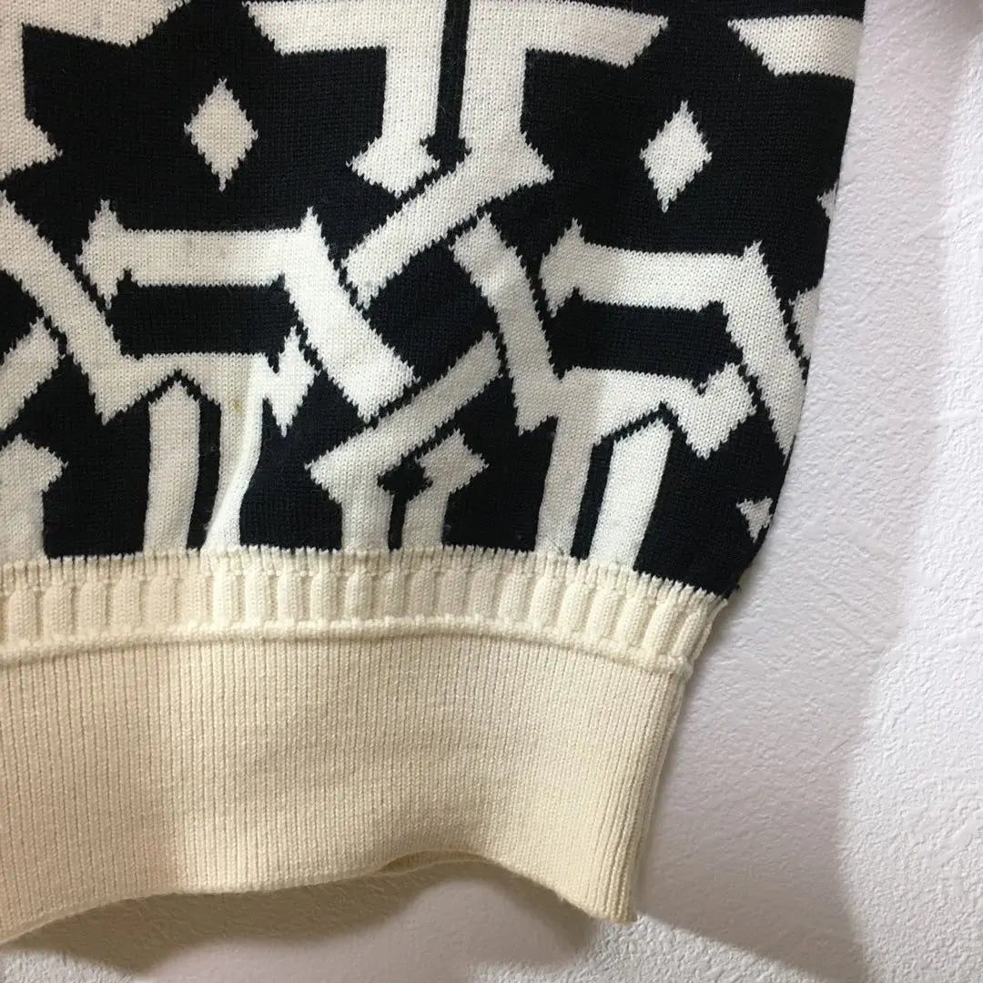 [Used clothing for unique clothing] Made in Japan Leica all-over design sweater, geometric pattern, ivory x black