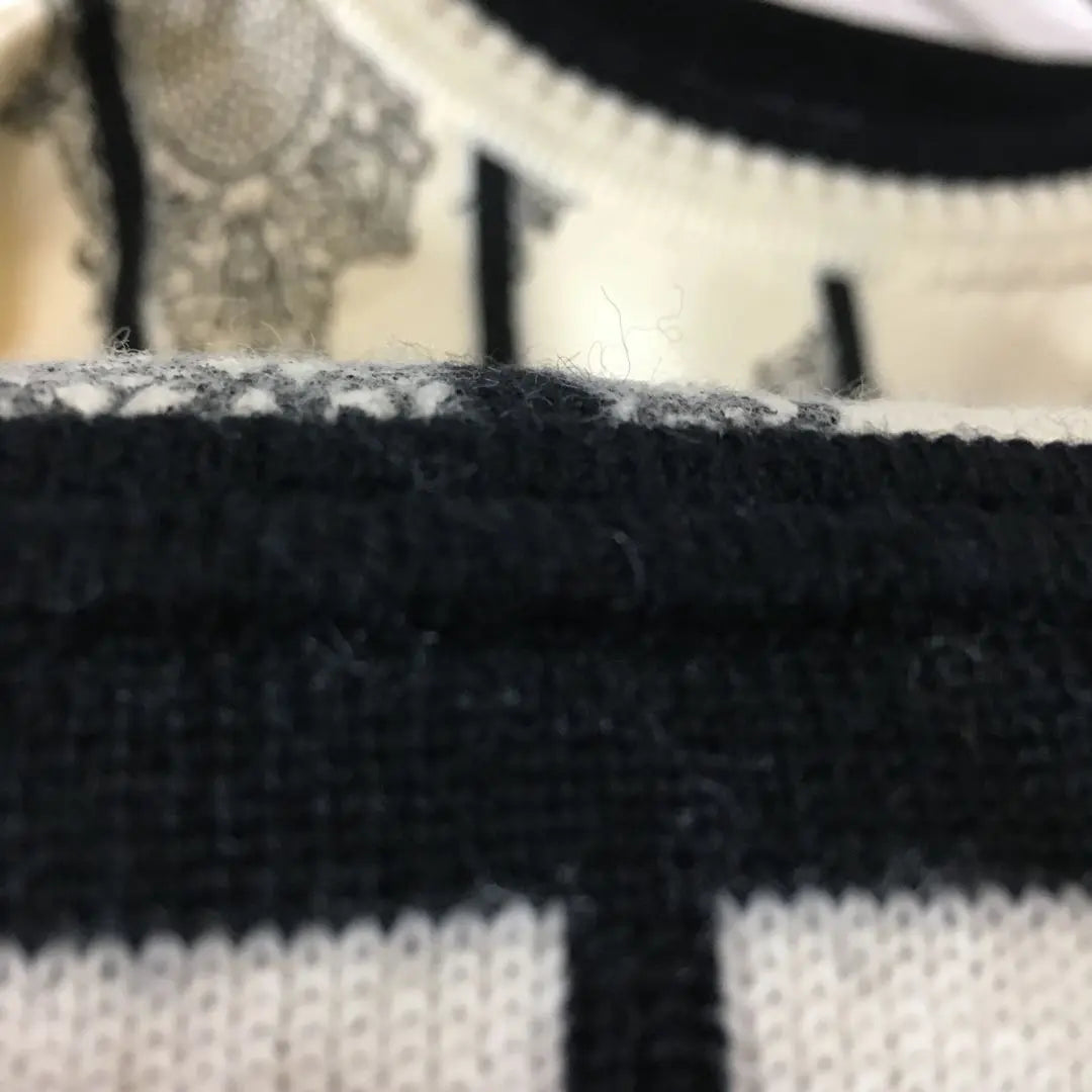 [Used clothing for unique clothing] Made in Japan Leica all-over design sweater, geometric pattern, ivory x black