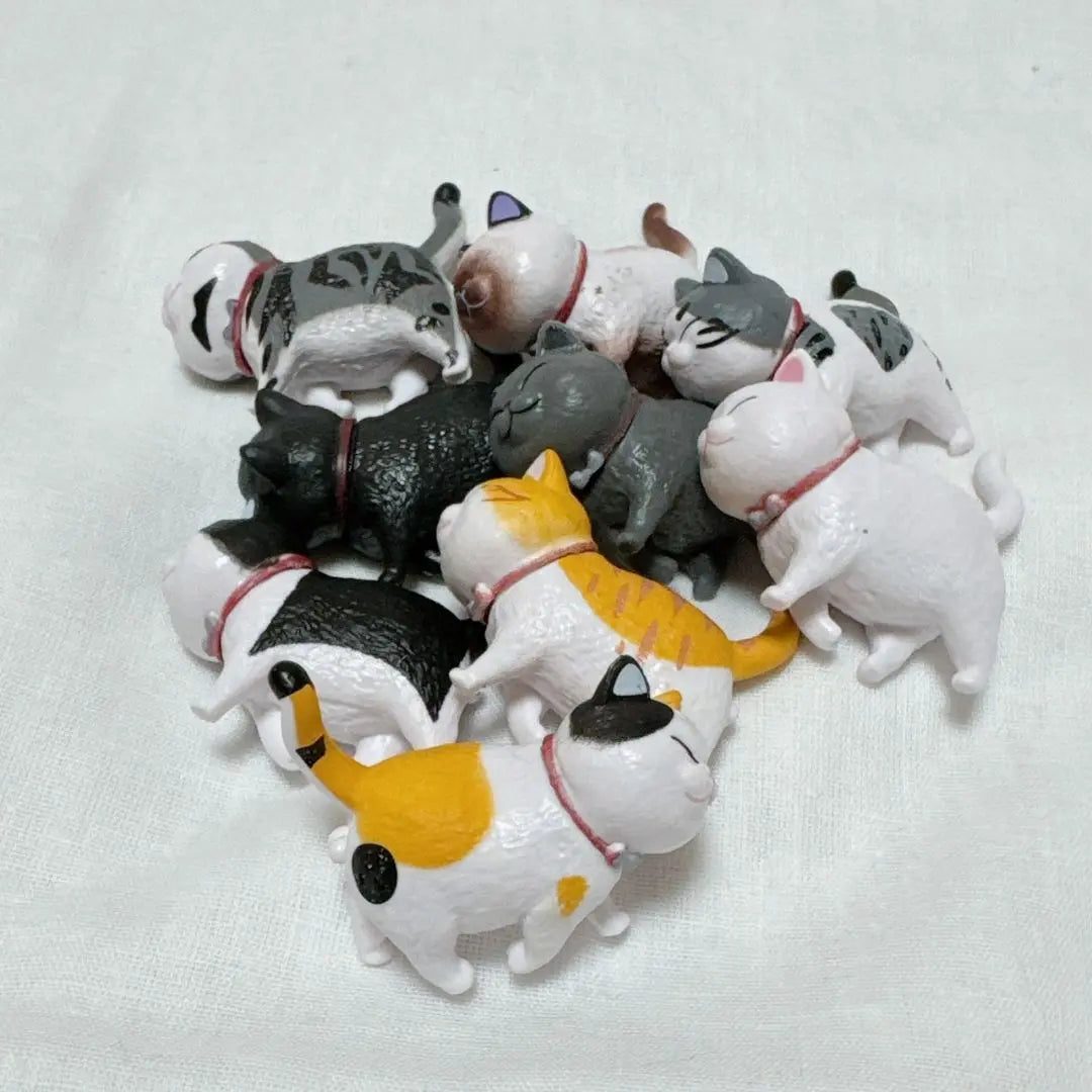 SALUDABLE Animal Figure Cat Capsule Toy Object Set of 9