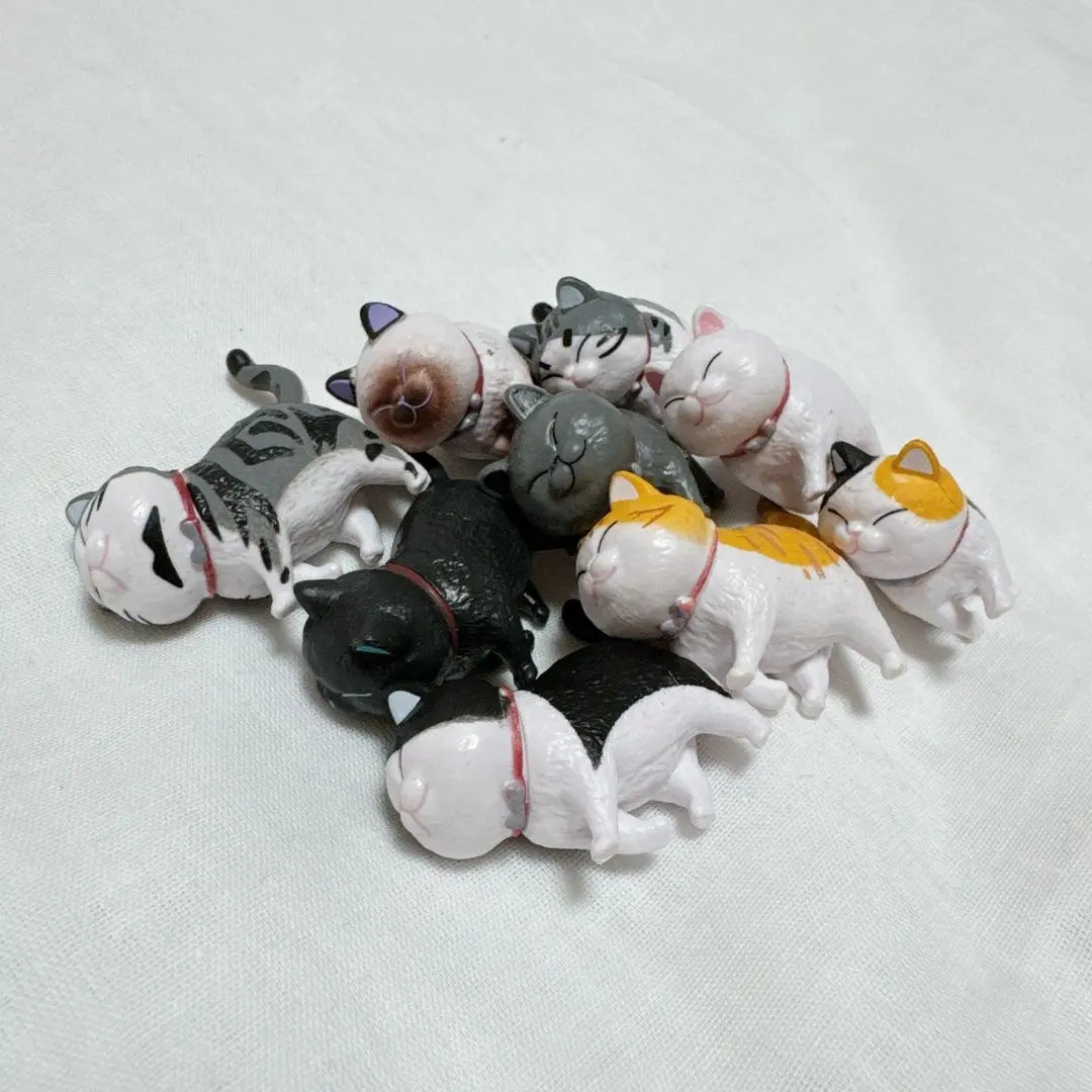 SALUDABLE Animal Figure Cat Capsule Toy Object Set of 9