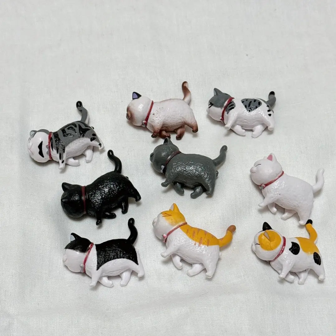 SALUDABLE Animal Figure Cat Capsule Toy Object Set of 9