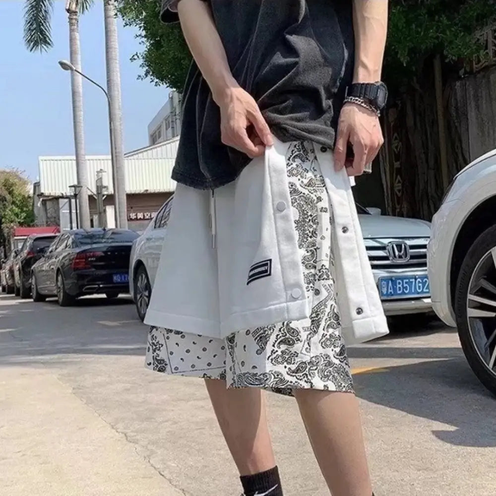 [Very popular] Paisley pattern loose slit XL men's shorts white