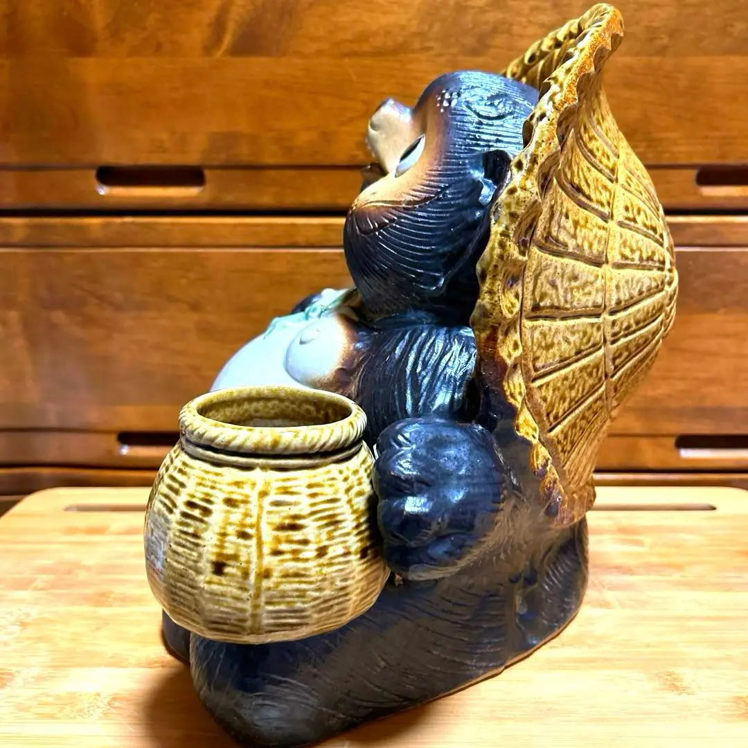 NO.2550 Shigaraki ware raccoon figurine