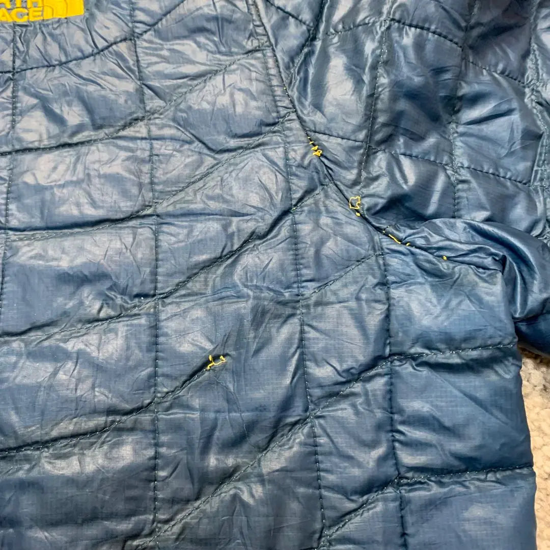 Tela North Face Plumífero ligero talla M azul logo bordado azul | ノースフェイス 生地薄め ダウンジャケット Mサイズ 青色 ブルー 刺繍ロゴ