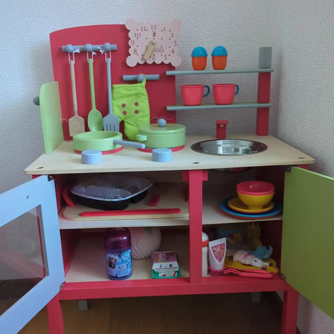 Casita de madera para jugar con cocina de bistró