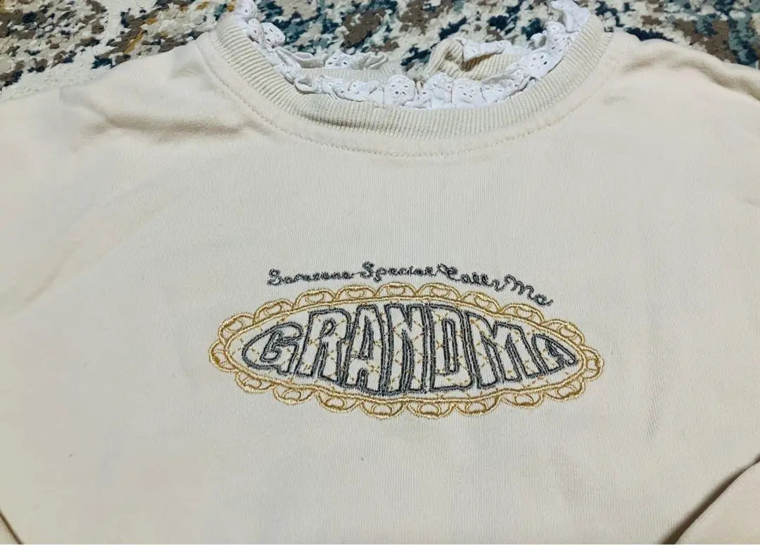 Grandma embroidery trainer cream color | GRANDMA 刺繍 トレーナー クリーム色