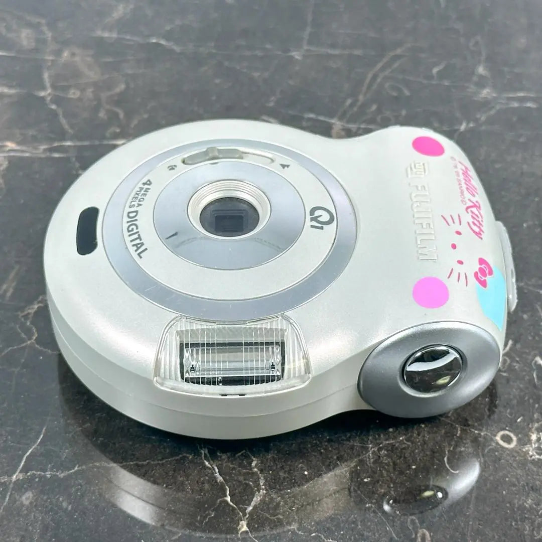 [Súper rara] Cámara digital FUJIFILM Hello Kitty Q1 con alimentación por batería AA