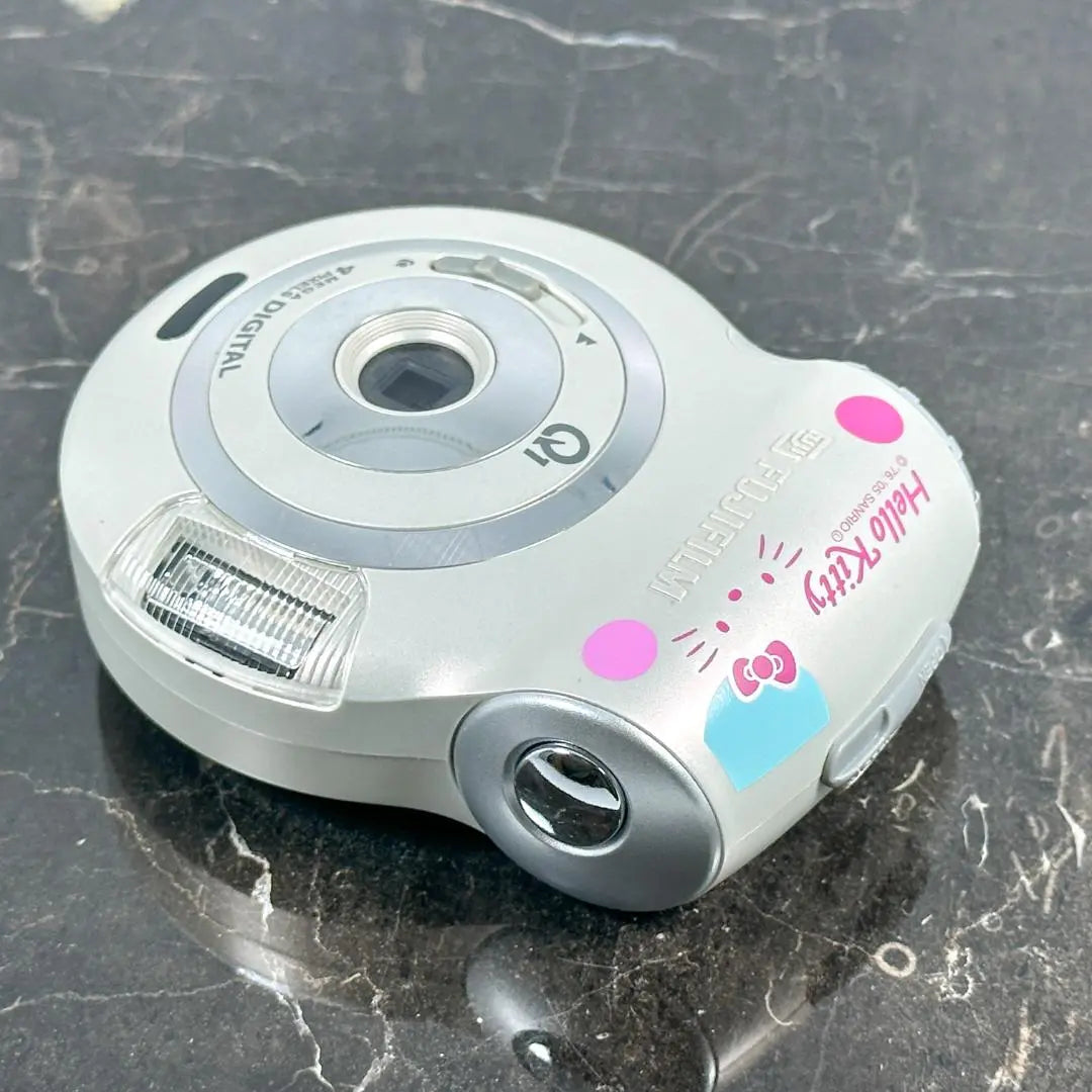 [Súper rara] Cámara digital FUJIFILM Hello Kitty Q1 con alimentación por batería AA