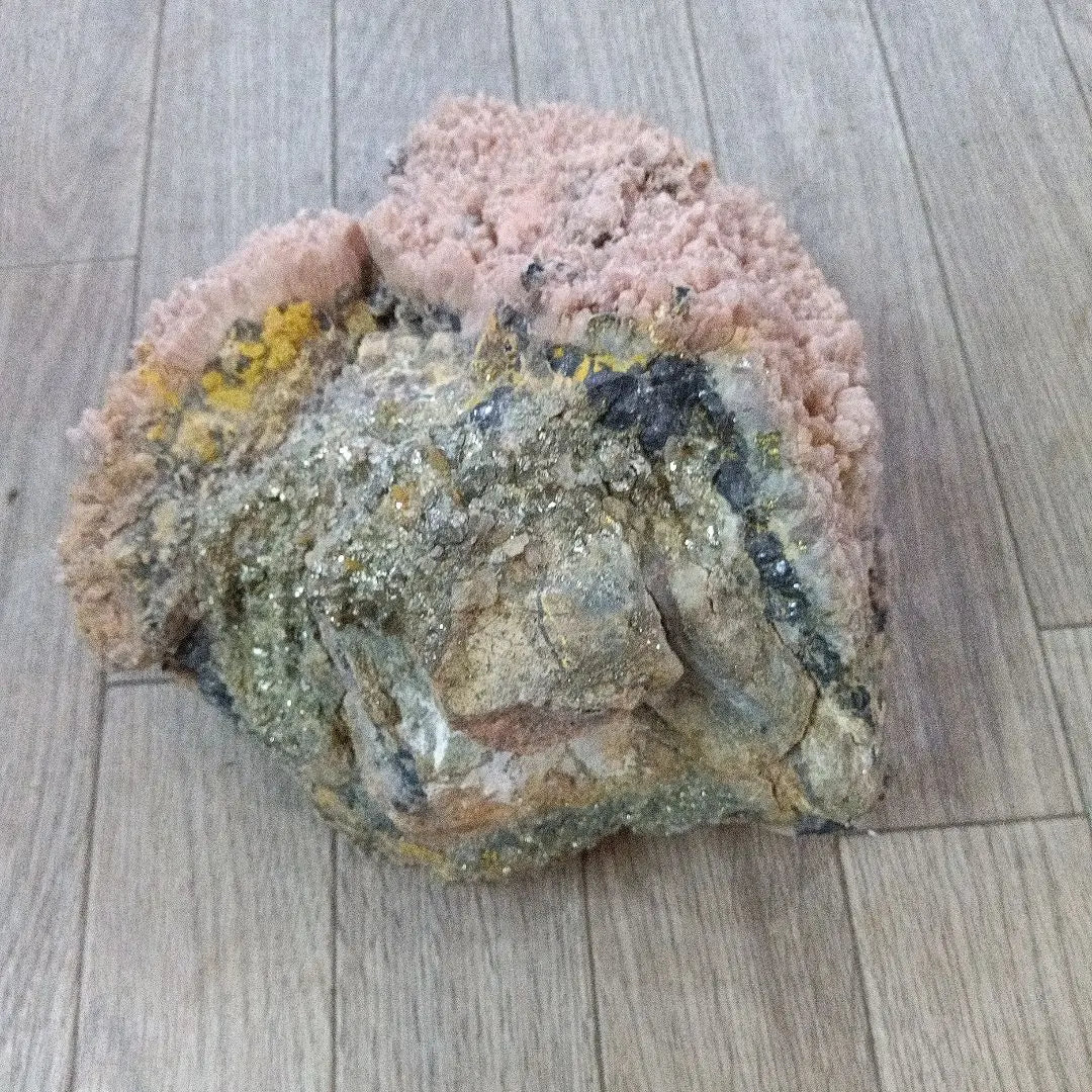 5 Hishimanganese Oyster (large) Ota Mine, Aomori Prefecture Mineral specimen, pale pink, Japan