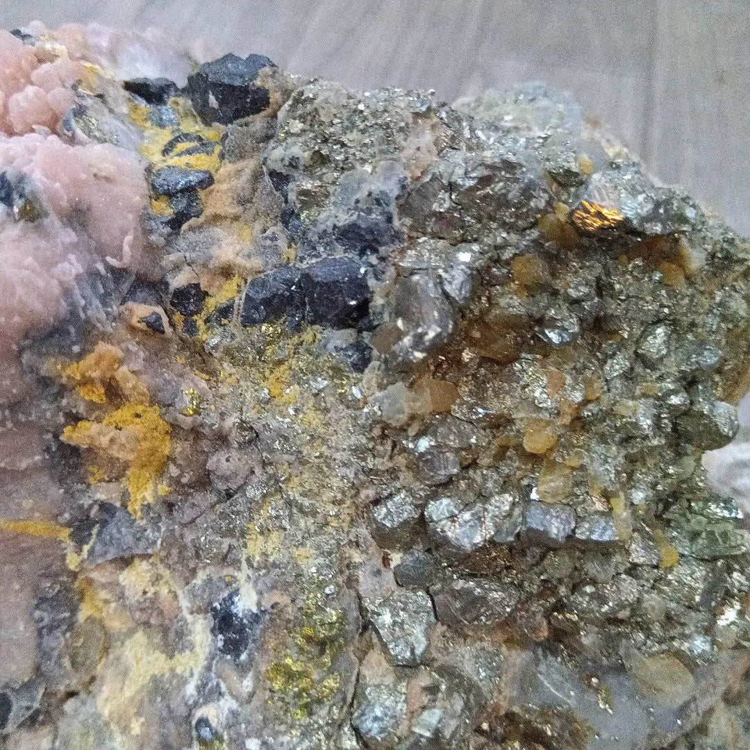 5 ostras de Hishimanganese (grandes), mina de Ota, prefectura de Aomori, ejemplar mineral de color rosa pálido, Japón