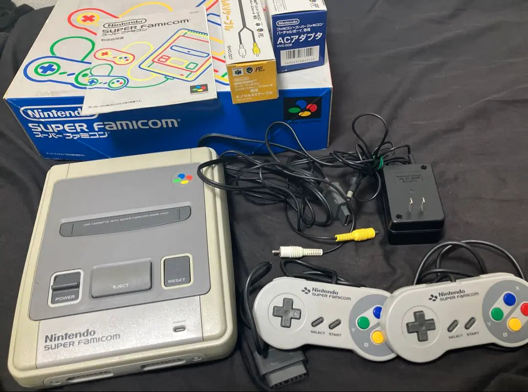 [Super Famicom] Main unit/controller/AC adapter/video cable (box and description)