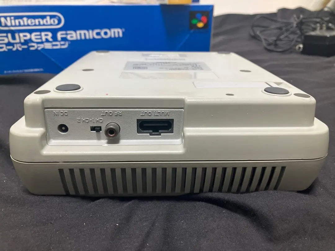 [Super Famicom] Main unit/controller/AC adapter/video cable (box and description)