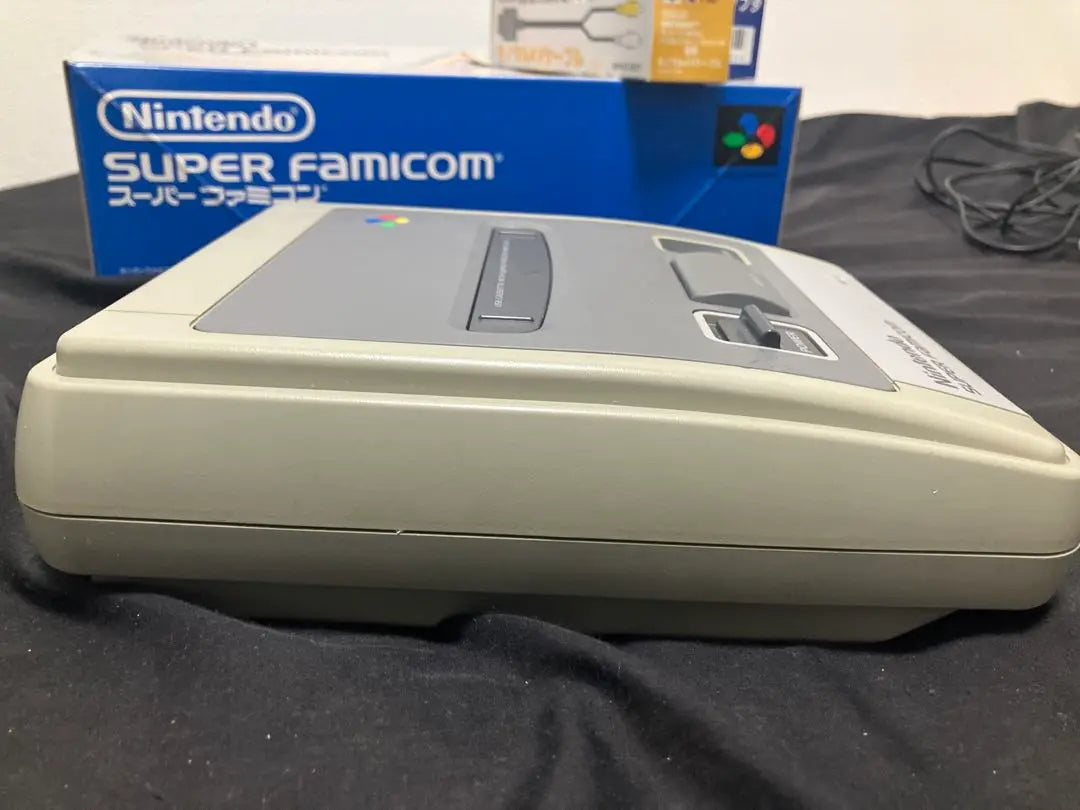 [Super Famicom] Main unit/controller/AC adapter/video cable (box and description)