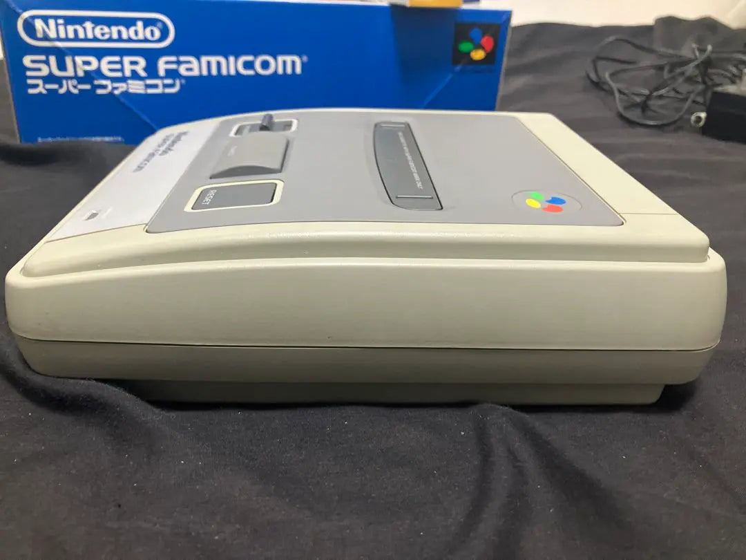 [Super Famicom] Main unit/controller/AC adapter/video cable (box and description)