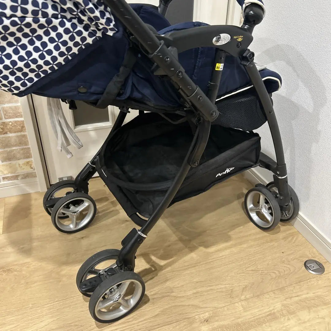 Aprica Lacoonavitte Sofa Cushion Stroller