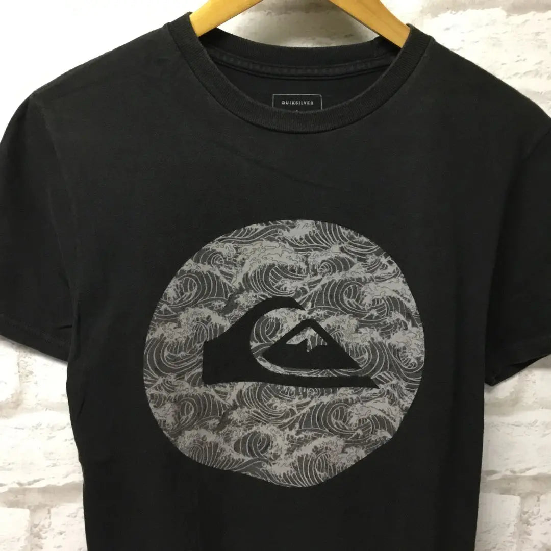 Camiseta con estampado de Quiksilver de ropa antigua de EE. UU., talla S