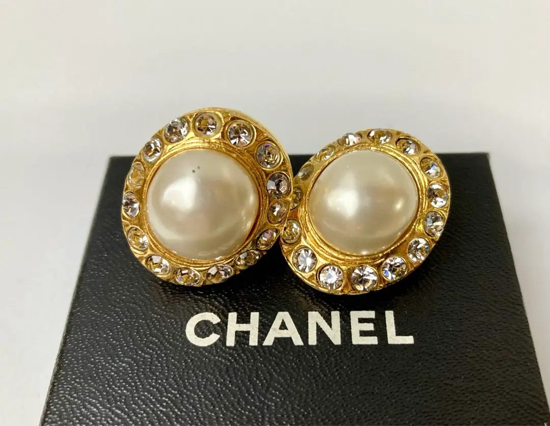 Chanel Vintage Pearl Stone Oval Earring Yellow Gold