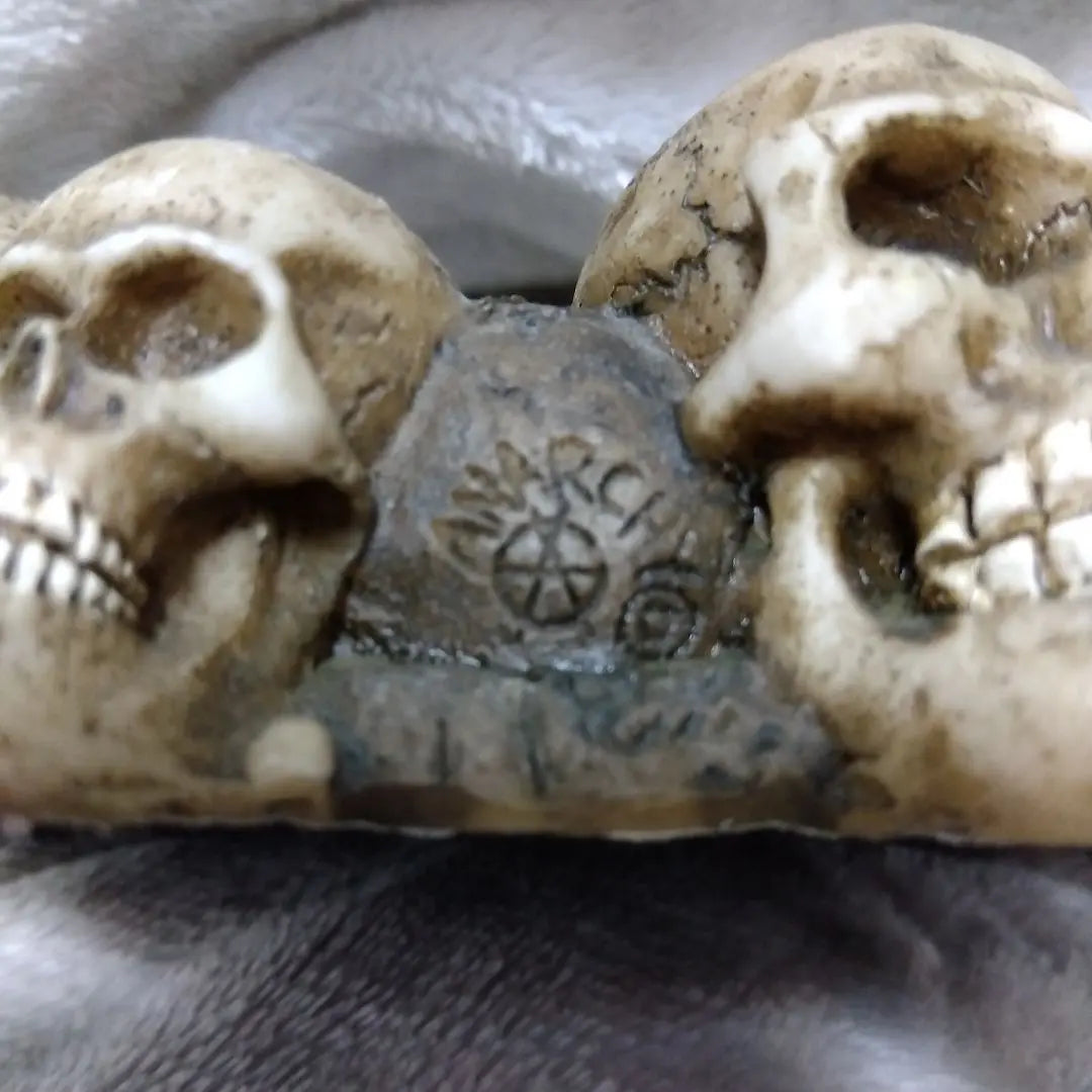 Skull Ashtray: 8 skulls retro