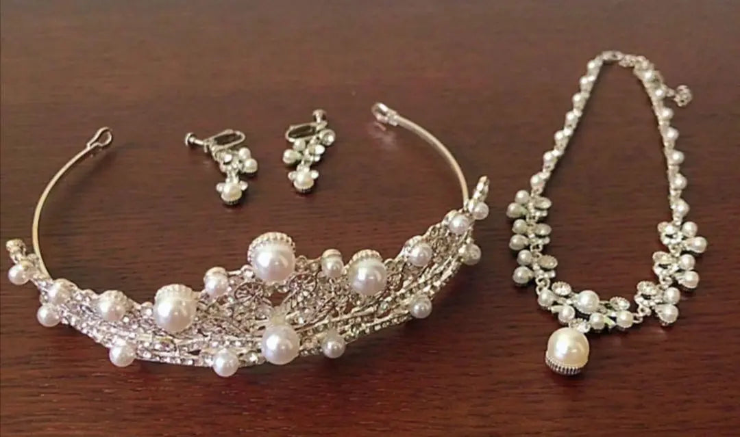 Wedding tiara necklace earrings