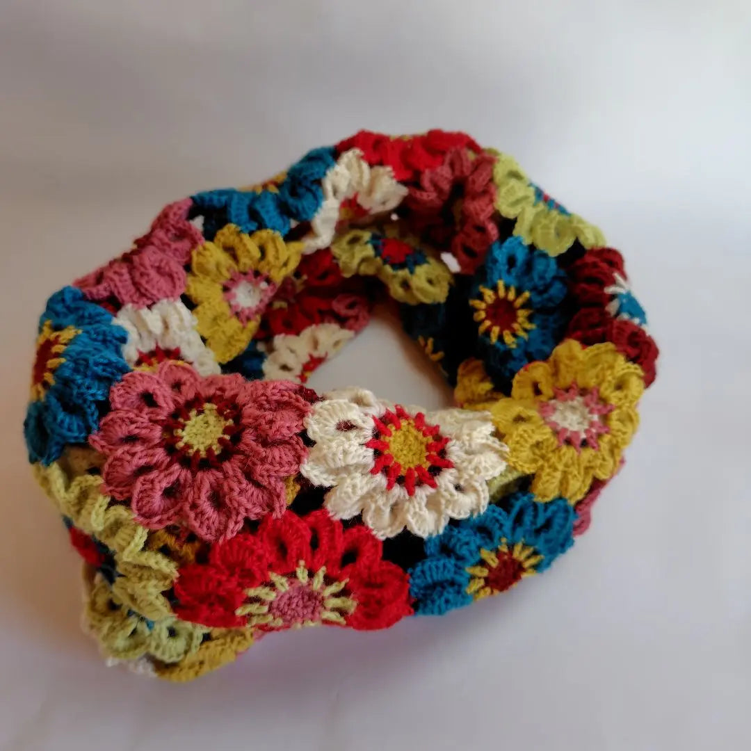 Flower motif neck warmer