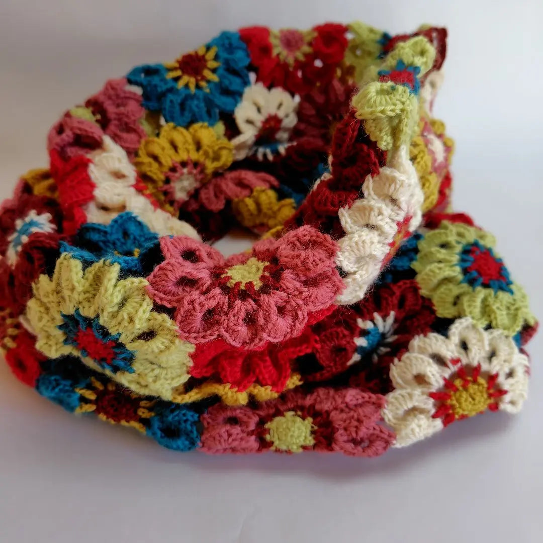 Flower motif neck warmer