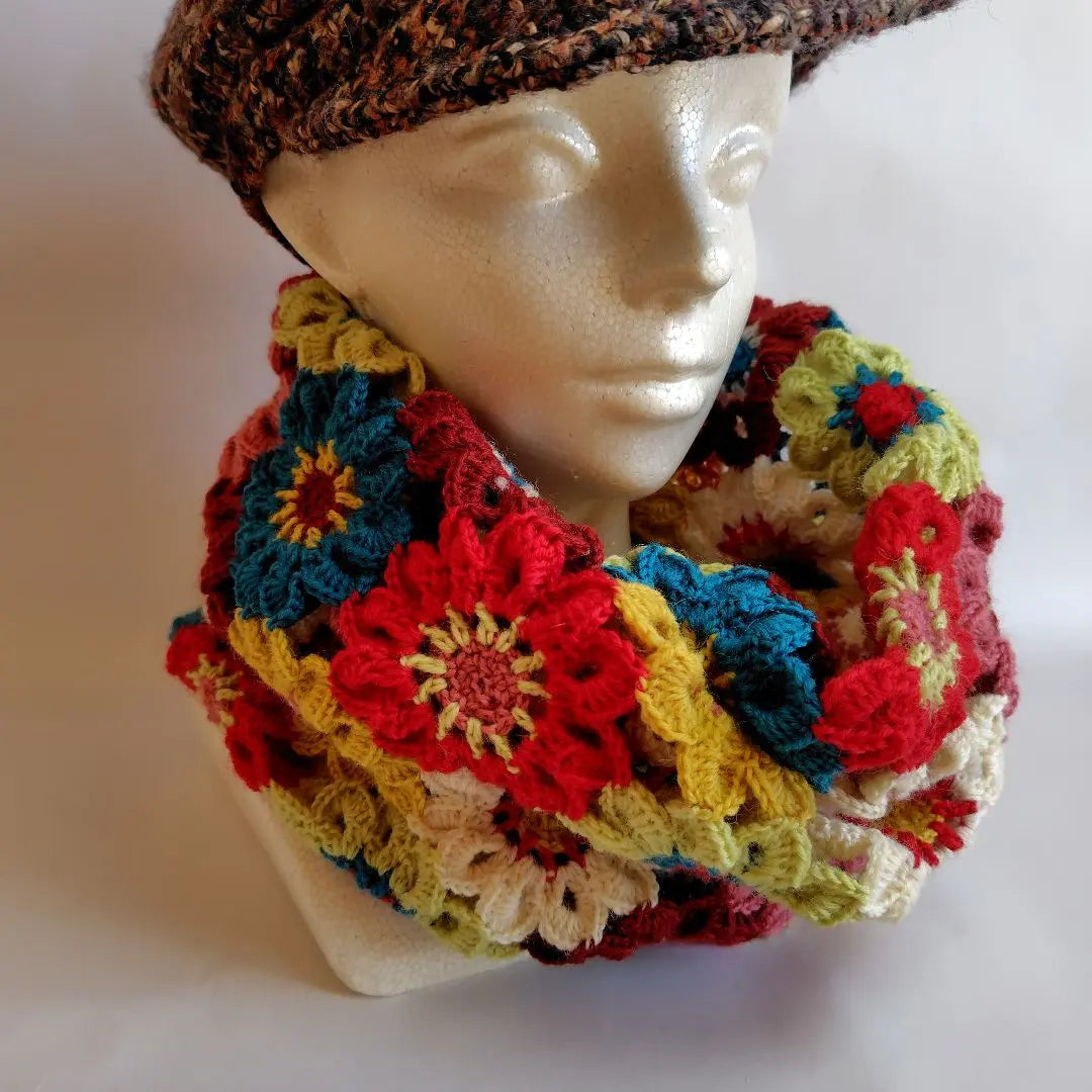 Flower motif neck warmer