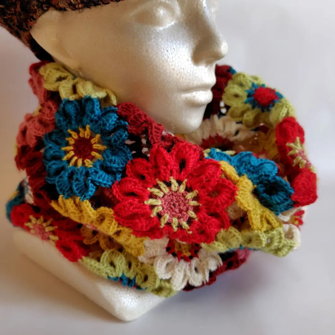 Flower motif neck warmer