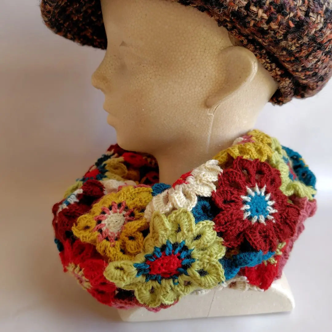 Flower motif neck warmer