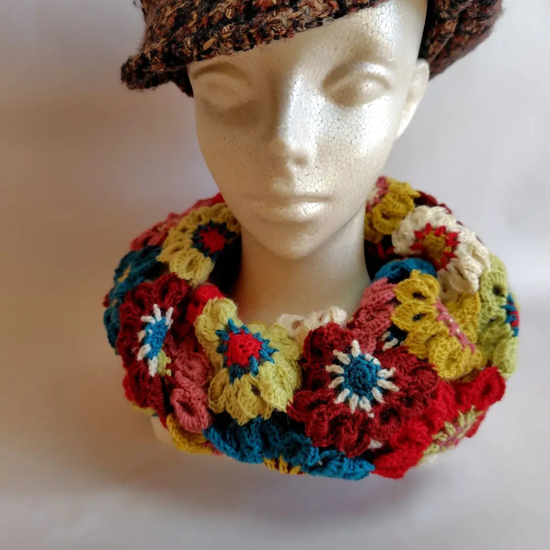 Flower motif neck warmer